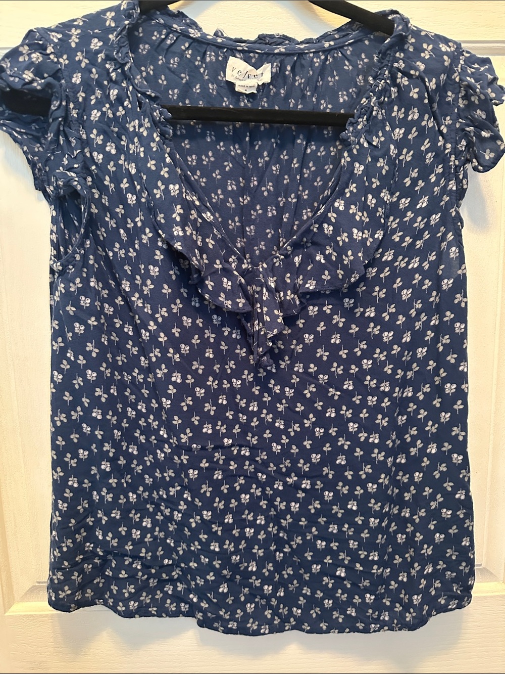 Velvet by Graham & Spencer Navy Blue Floral Ruffle V-Neck Blouse Size Small
